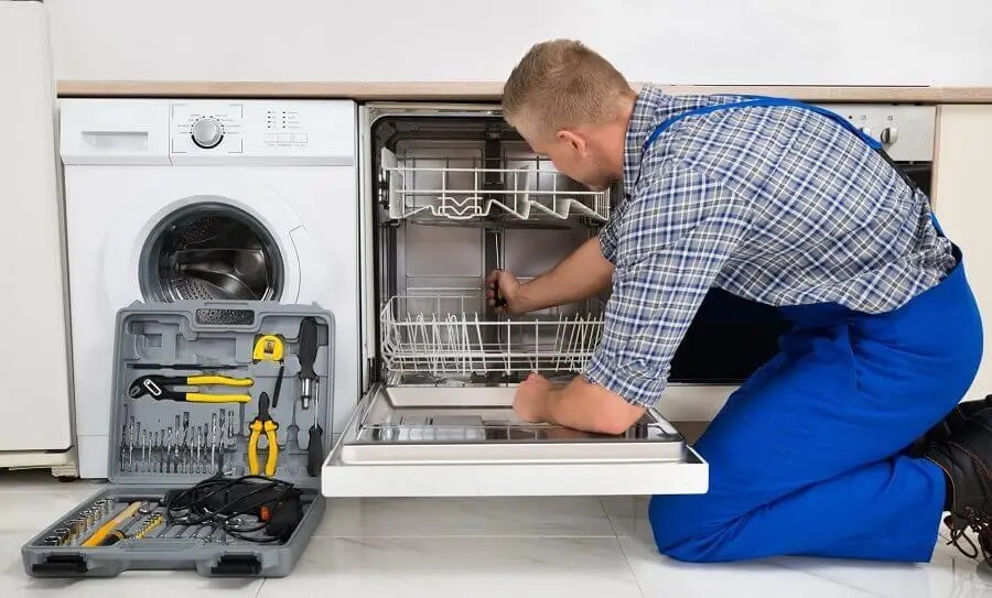Karamürsel Gorenje servisi teknisyen ekibi beyaz eşya tamiri yaparken